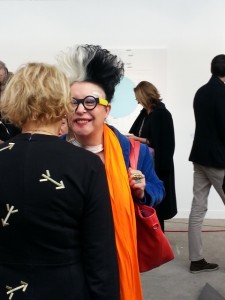 Orlan, artiste, tout sourire et au meilleur de sa forme