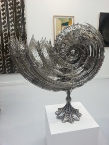Wim DELVOYE "Nautilus Penta (scale model 1/3.5)", 2013 Acier inoxydable découpé au laser; 102 x 97 x 42 cm. Galerie Perrotin