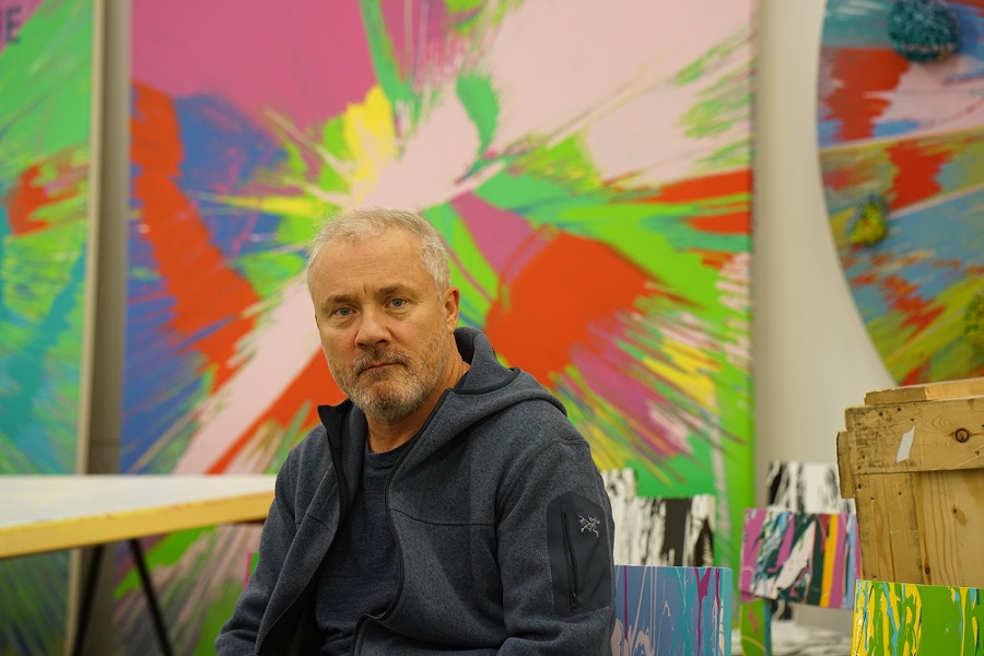 Images of Damien Hirst creating spin paintings in his studio in April 1995, both as below: