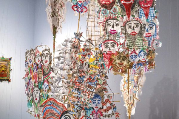Ni Tanjung Sans titre, entre 2009 et 2012 Craie grasse de couleur sur papier découpé fixé sur tiges de bambou
Collection Nicolas Crispini, Genève