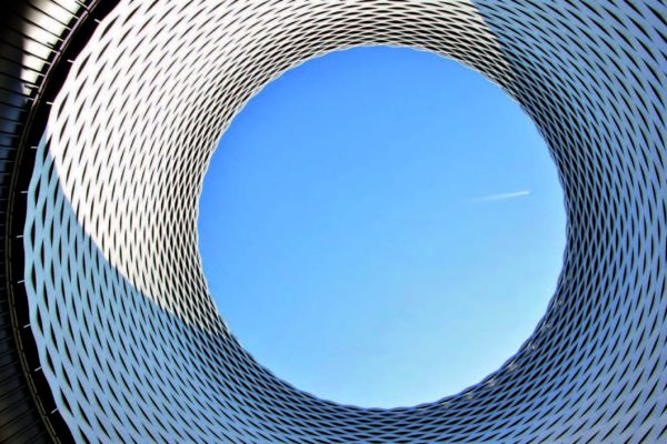 Le superbe nouvel écrin de la
Messeplatz signé Herzog &
de Meuron. À la croisée de l’art
et de l’architecture, la nouvelle
carte de visite de la «Messe»
est spectaculaire !
© MCH Messe Schweiz (Basel)